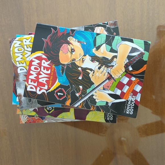 Demon Slayer Manga Collection Volumes 1-7 - Picture 4 of 4